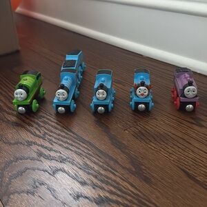 Thomas the tank Engine wooden magnetic trains. 8 pieces.